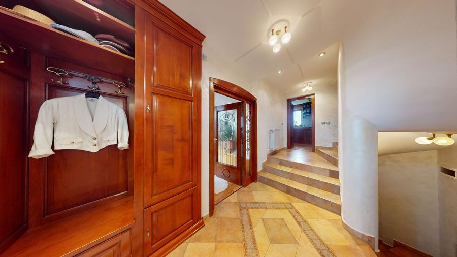 Casa individuala - 7 camere, 278 mp utili - Strand