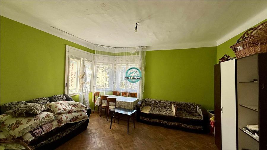Vand casa cu 3 camere si 2 bai in zona centrala zona Casa de Pensii