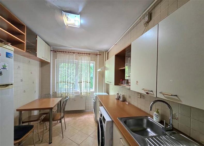 Apartament 3 camere, loc parcare, bloc construit dupa cutremurul din 1977 – Str.