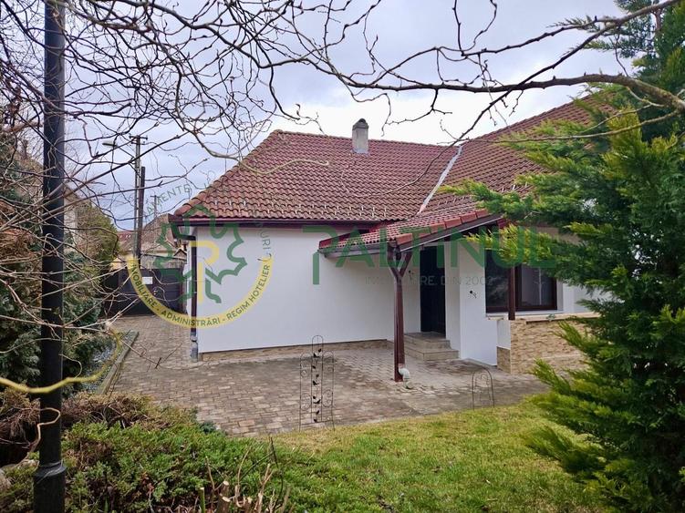 Casă de vânzare în centrul Sibiului – 3 camere și curte privată