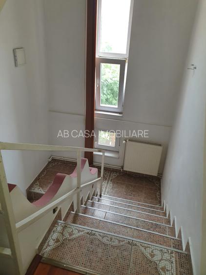 2 apartamente, în casă cu 6 ap, P+E+M, 2000, zona Mircea cel Bătrân, comision 0% - 11