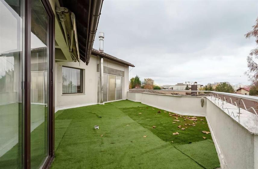 Vila excusivista tip duplex Strip Mall