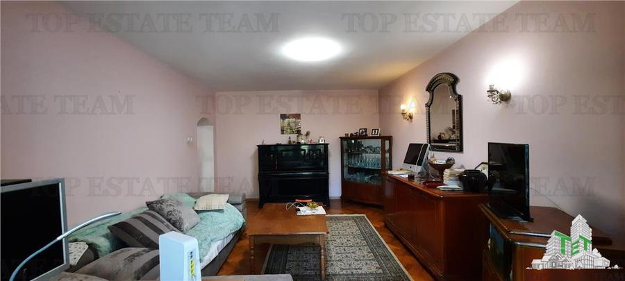 Vanzare apartament 3 camere in Vila Pajura