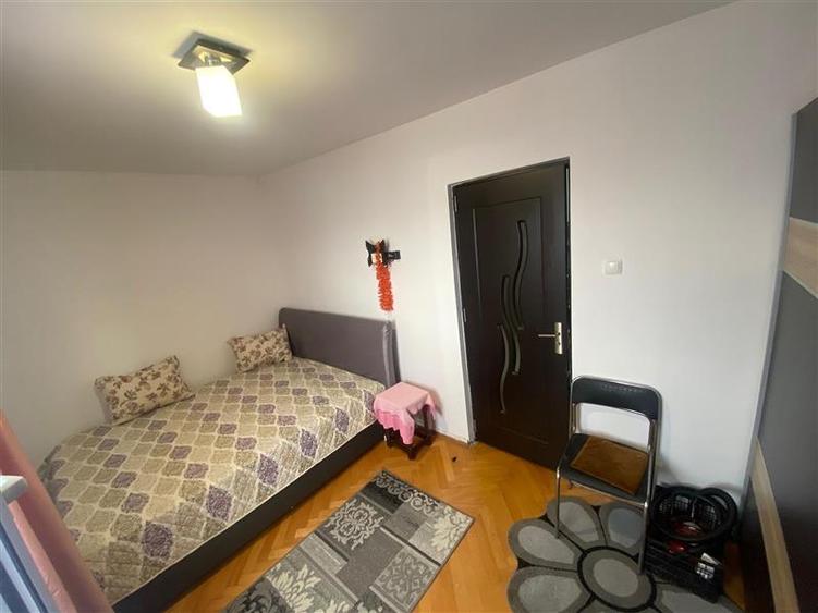 Apartament cu doua camere de vanzare in Dambu