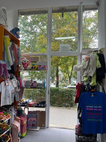 Spatiu Tineretului 20mp vitrina 3m vad comercial intens
