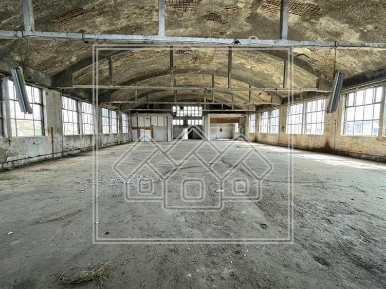 Teren intravilat - zona Tractorului - 16058mp + 8 constructii separate