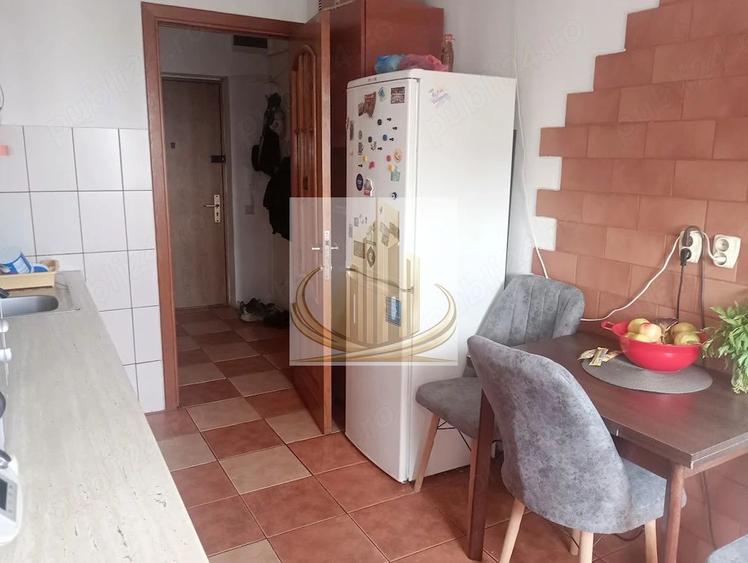 Vând 3 Camere decomandat Brâncoveanu PANOURI SOLARE