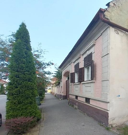 Râșnov, casă săsească cu teren generos.