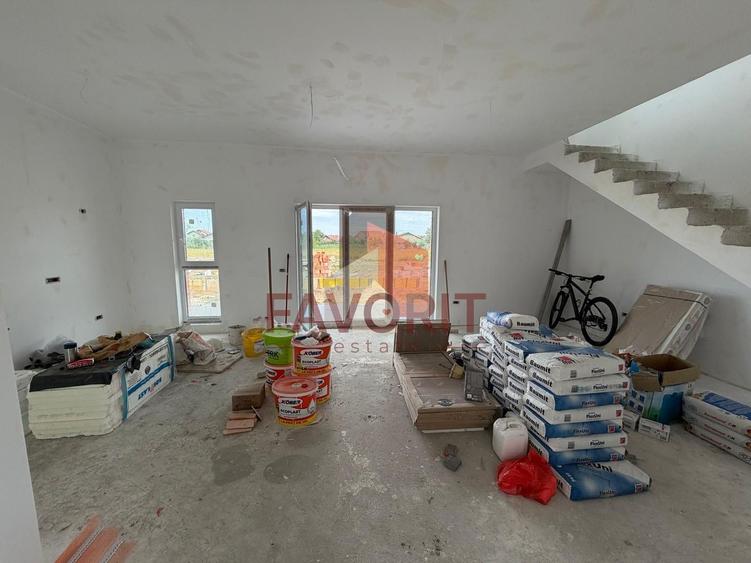 Triplex in Sacalaz | Finisaje premium | 3 camere | Asfalt | 2 terase