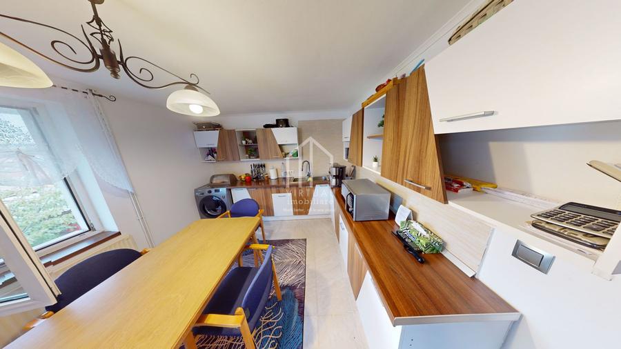 Casa individuala de vanzare cu 4 camere,garaj,curte-Sura-Mare