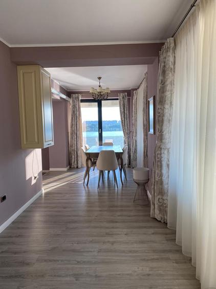 Apartament cu priveliste spectaculoasa catre lac, complet mobilat si utilat!!!