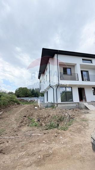 Casă / Vilă noua, arhitectura moderna, cu 4 camere de vânzare - 29