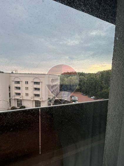 Apartament cu 3 camere de închiriat în zona Central