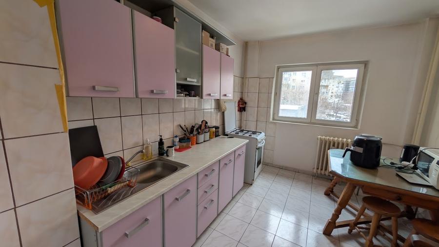 Apartament 4 camere-semidecomandat-zona Oltenitei / Brancoveanu