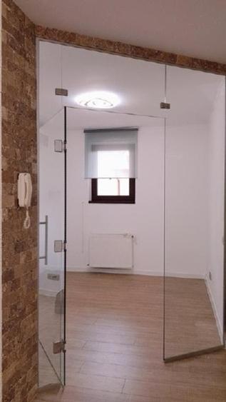 Imobil birouri singur curte, 8 camere.D+P+2, cu locuri de parcare in fața