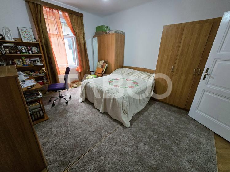 Apartament decomandat 4 camere 130mpu pivnita acces auto Orasul de Jos