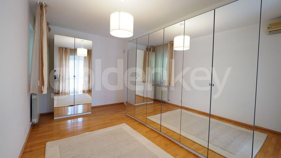 Vila moderna si spatioasa in complex rezidential