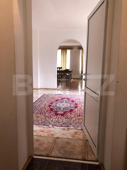 Casa de vanzare, cu 7 camere, 350 mp u & 2850 mp teren
