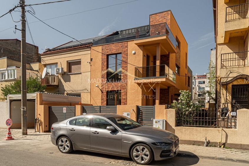 Vila Unica Noua cu 8 camere *300mp* /fotovoltaice si pompa cladura// Dorobanti