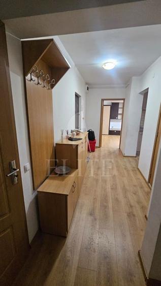 Apartament 3 camere în zona SALA SPORTURILOR