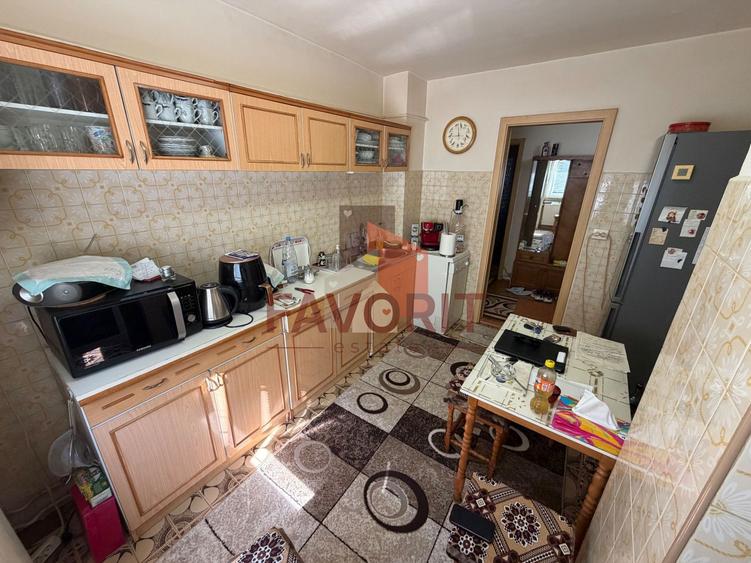 Etaj 1. Centrala proprie. Garaj in baterie. Boxa in CF