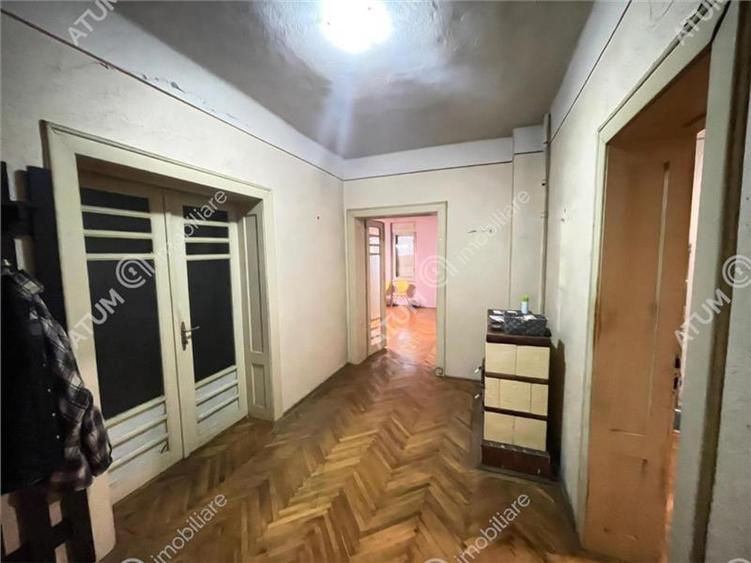Apartament cu 4 camere 420 mp teren si garaj in Sub Arini Sibiu