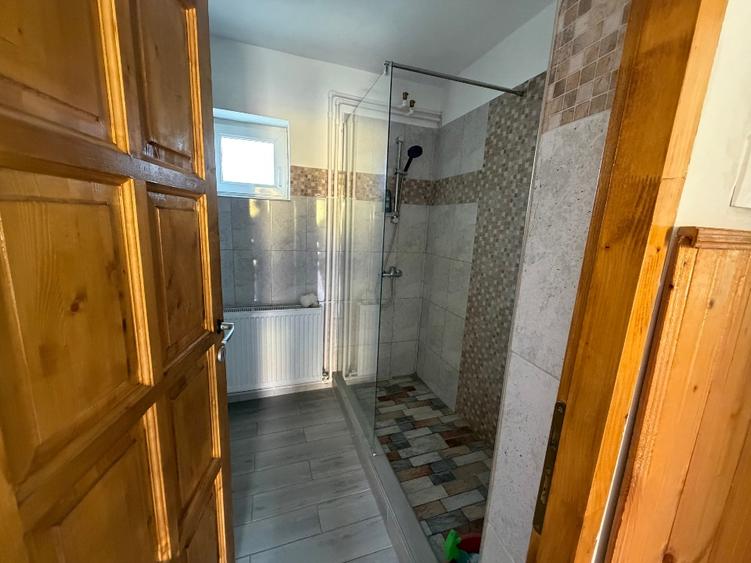 Casă tip duplex cu 4 dormitoare de închiriat – ideală pentru familie/ muncitori