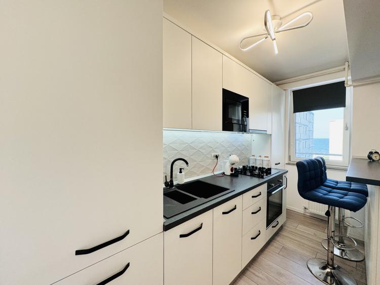 Apartament cu 3 camere complet mobilat si utilat, vedere spre Mare
