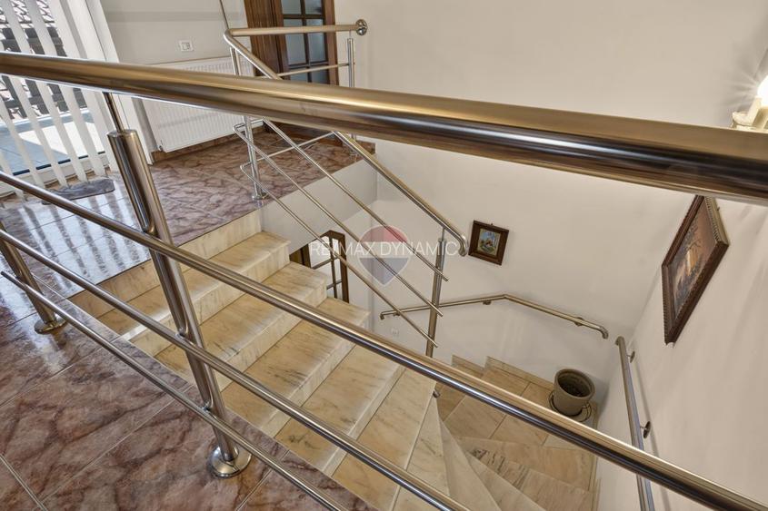 Casă/Spatiu comercial  si teren 422 mp de inchiriat zona Uta - 23