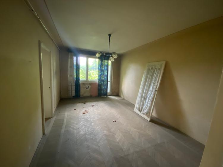 Vand apartament cu 3 camere vis a vis de kfc