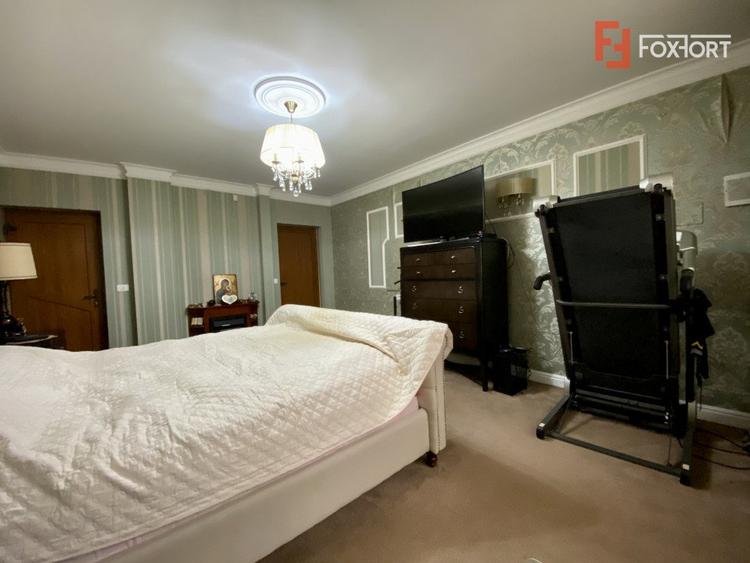 Casa cu 6 camere de vanzare in localitatea Sanandrei, zona Centrala