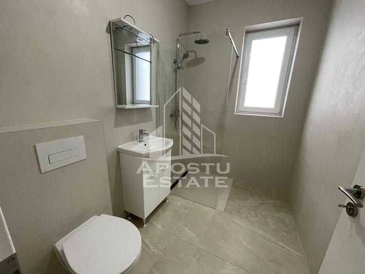 Spatiu comercial + loc parcare, 53 mp, Zona Planetelor