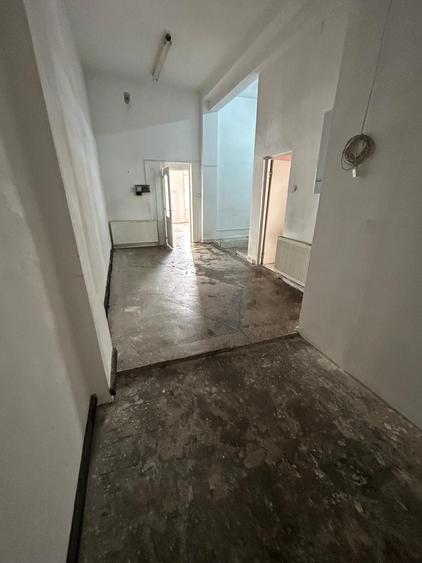 Spatiu Comercial de inchiriat in Sibiu pe Semaforului bl. 19 Pret negociabil