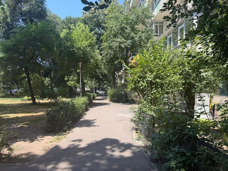 2 camere renovat complet Calea Grivitei plan secund -vedere spate | metrou 1 Mai