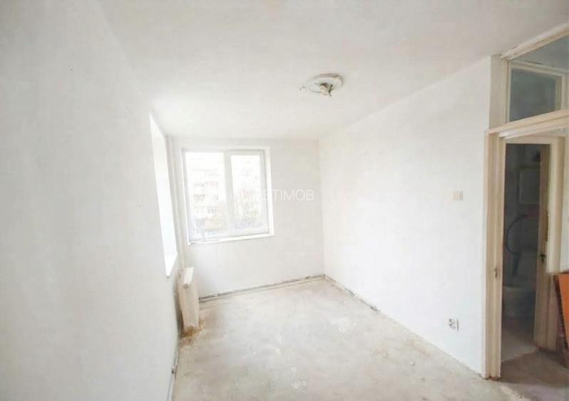 Vand 3 camere si 2 bai zona Centru Civic