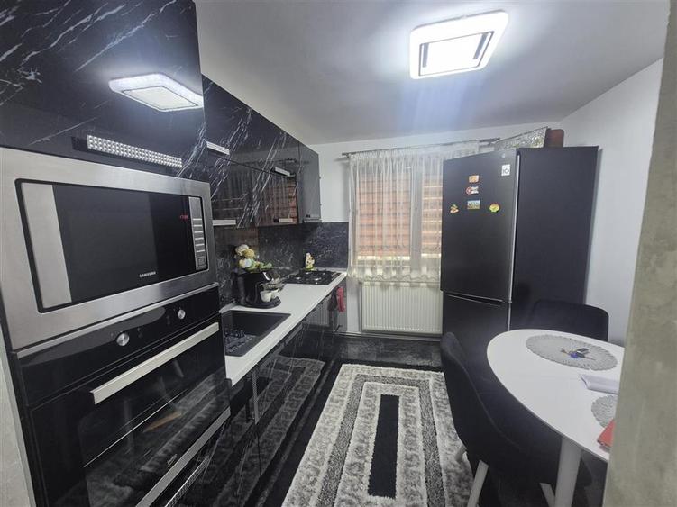 3 camere transformat in 2, ULTRAMODERN, Hipodrom - Microhala