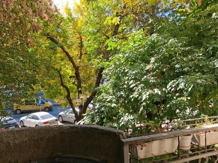 Proprietar vand 2 camere, Piata Sudului, et. 1, 2 balcoane, metrou în apropiere
