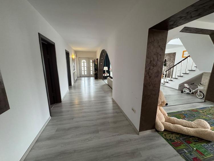 VILĂ  DE VÂNZARE | PERIȘ | 9  CAMERE | 460 MP  | TEREN 1.400 MP