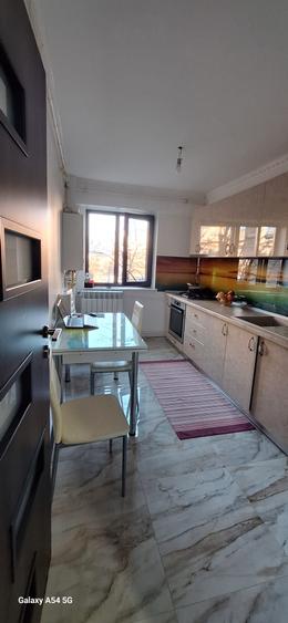Tomis lll - 3 camare decomandat