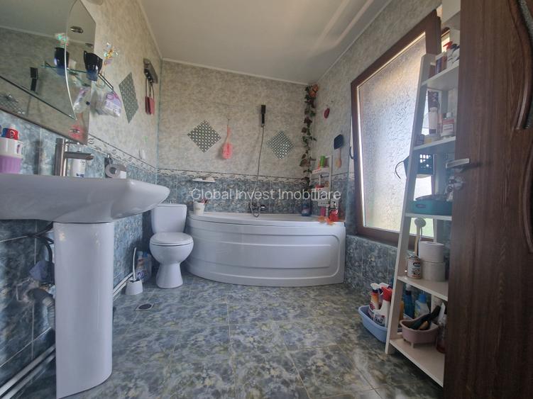 Valu lui Traian- Vila P+1, 4 camere, garaj, terasa, teren 716mp-260.000e neg - 50