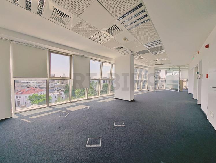 Zero comision, 310mp birou cu priveliste in cladire Armeneasca, 10' M