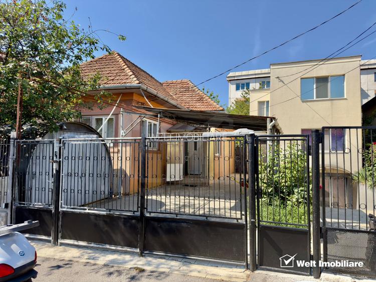 2 Case l Intre Lacuri l 450 mp teren l Jiului