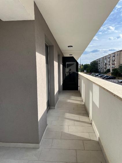 Închiriez apartament cu 3 camere , Prima Green