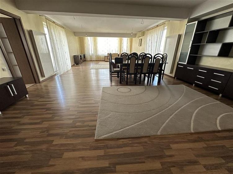 PENTHOUSE - Zona Arena Mall - 294mp