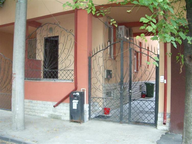 Zona Calea Calarasilor vila 14 camere