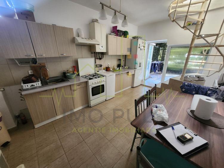 3 Camere. 2 Bai. Apartament pe 2 nivele. Pretabil investitie.