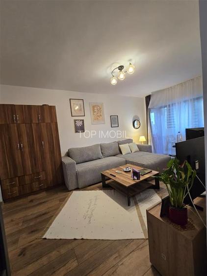 Dacia - Scoala Alexandru Vlahuta , 2 camere model cu geam la baie, etaj intermed - 2