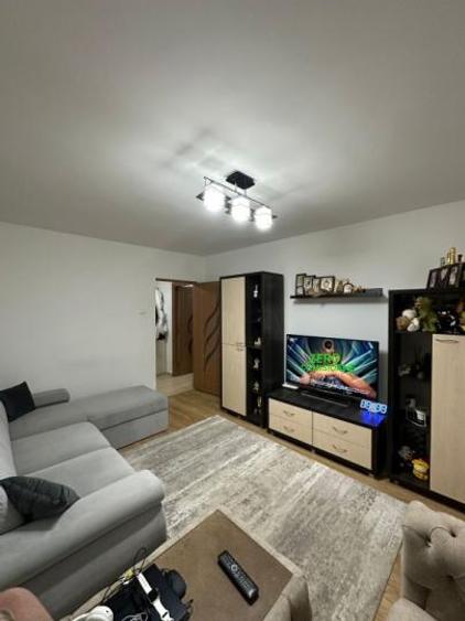 Apartament 2 camere bloc Z etaj 2 zona metrou Favorit