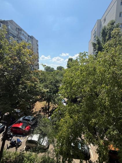 Vand apartament doua camere lux , vedere la parc