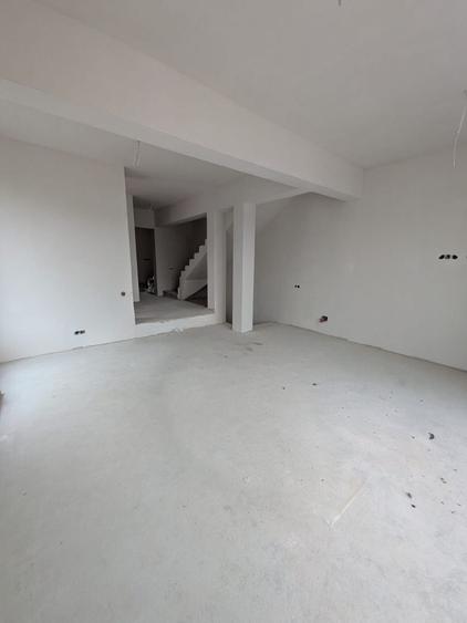 Duplex semifinisat, zona Vivo